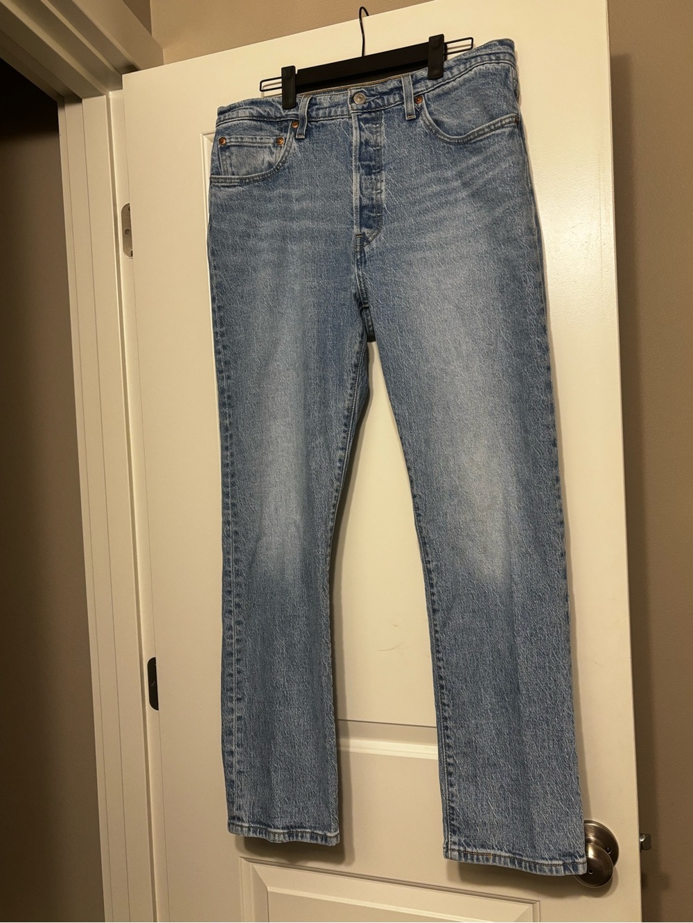 Levi's Women's Straight Leg Jeans in Light Blue Wash